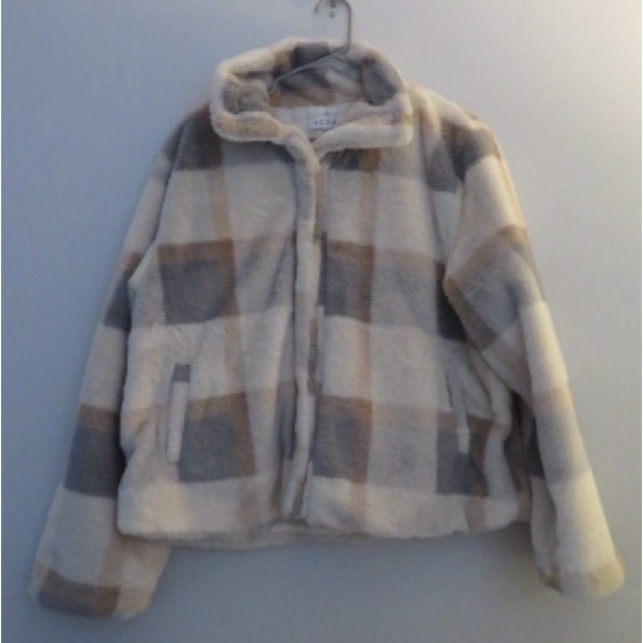 Acoa Fur Jacket - Picture 7 of 8